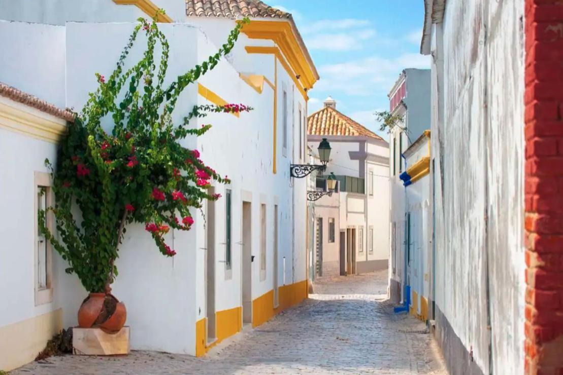 Blife Chelsya Private Rooms Faro Exterior photo